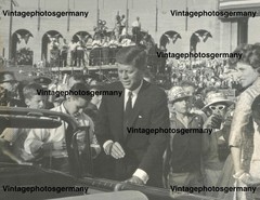 Z5302 Photo from the 1960s John F. Kennedy (JFK) election campaign