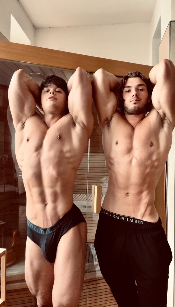 [Z514] Handsome Male Cute Model Showing Off Body Manly Physique