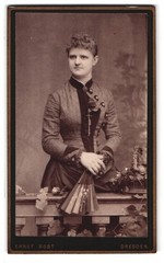 Photograph Ernst Rost, Dresden, Wettinerstrasse 15, portrait fashionably dressed