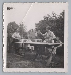 In the Garden Playing Table Tennis – Leisure – Vintage Photo 1930s