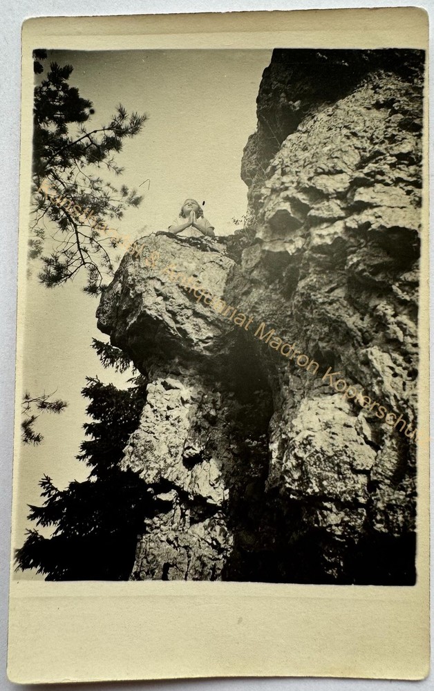 orig. Photo postcard photograph child children around 1930 girls praying prayer rocks