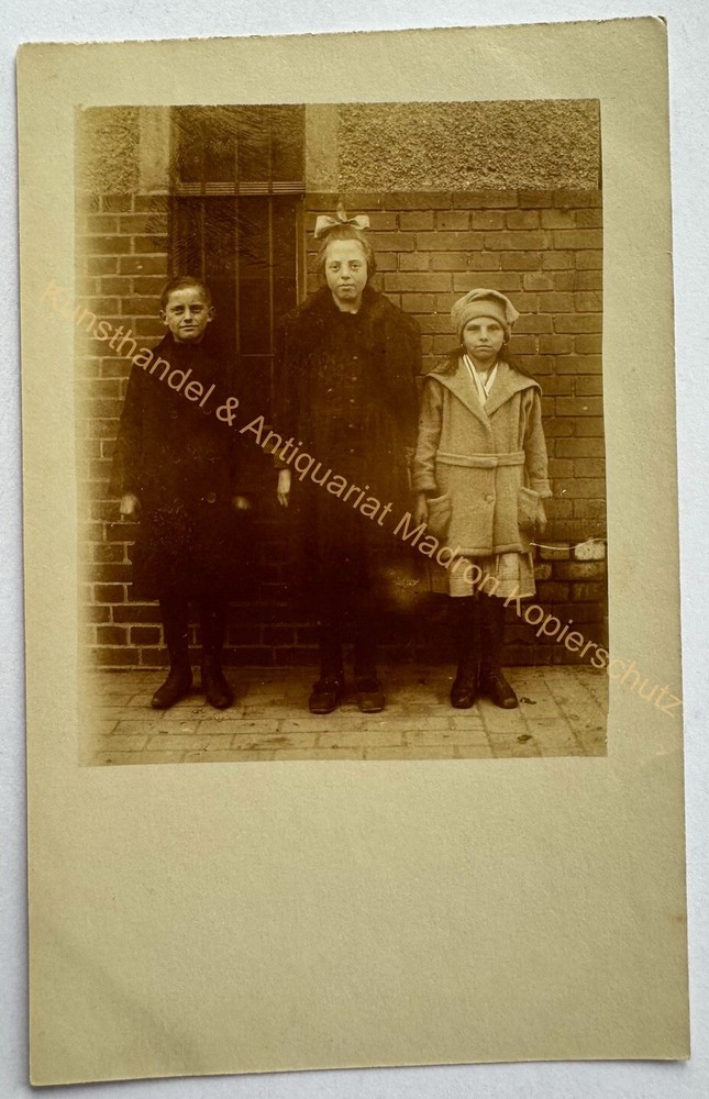 orig. Photo postcard photograph child children around 1922 Berlin young girl poverty