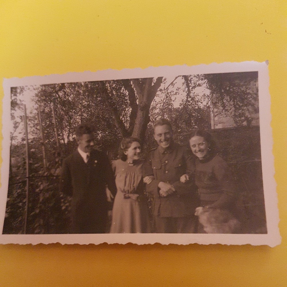 Photo Antique, Vintage, 1942, Home Visit, 2 Pairs