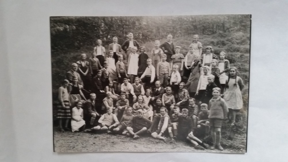 Photo large format 31 school class girls with pigtails circa 1940s approx 13x18cm