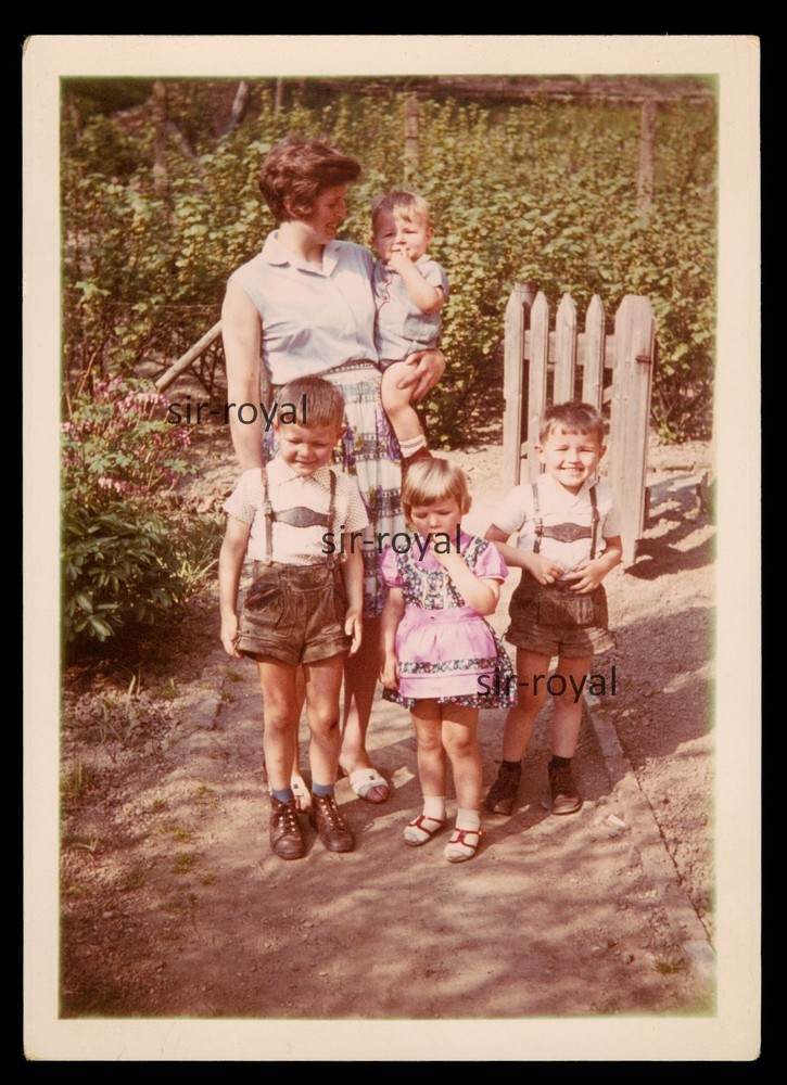 Family 1969 with Boys in Lederhosen in Summer – 1960s – Photo 9x13cm