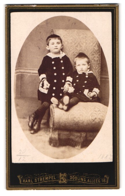 Photograph Karl Strempel, Döbling, Alleegasse 18, two children in fashionable clothes