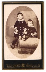 Photograph Karl Strempel, Döbling, Alleegasse 18, two children in fashionable clothes