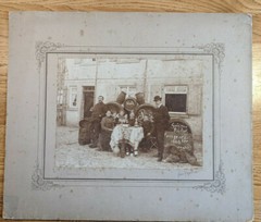 Foto Familie J. Ebenbauer ca. 1906 Gruppenfoto vor Gasthaus Grüner Michel