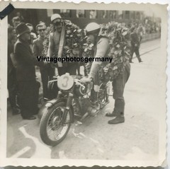 Z5602 Photo 1950s Motorsport Motorcycle Racer Race Winner Team BMW