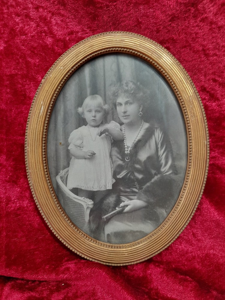 D-197. Antique Framed Photograph. Oval Golden Frame. 19th Century
