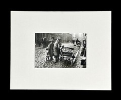 Roman Vishniac photograph of Gesia Ulica Warsaw Poland 1937