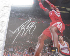 Houston Rockets NBA Dwight Howard signed, Photo in plastic sleeve; 16 1/2 x 20