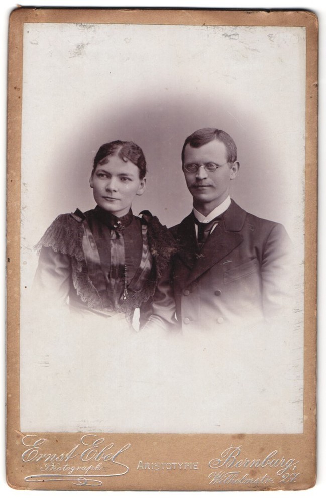 Photograph Ernst Ebel, Bernburg, Wilhelmstrasse 27, portrait young couple in pretty