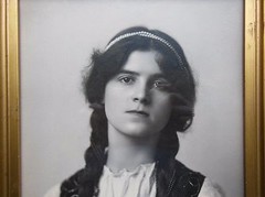 Antique Photograph, circa 1902 of «The Gypsy Queen»