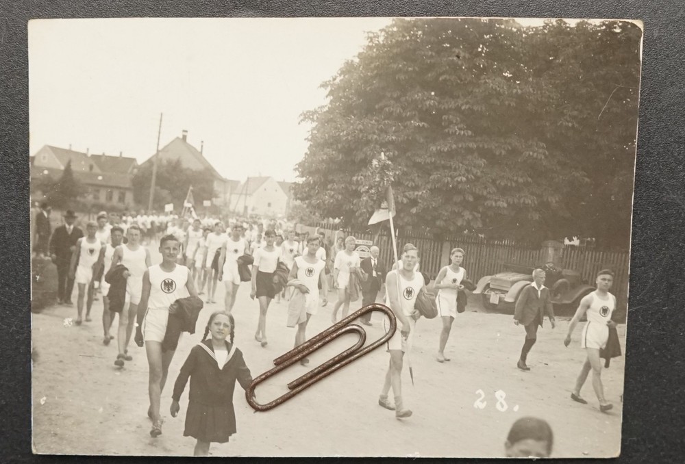 Photo Portrait Ansbach Franconia Bavaria Athlete Gymnast View Parade Flag House