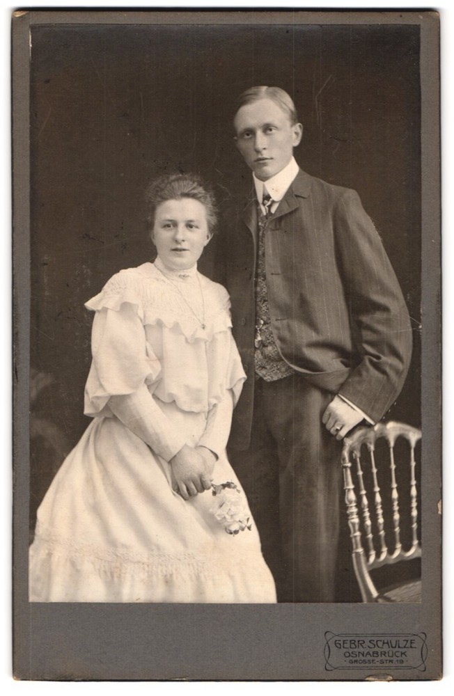 Photograph used Schulze, Osnabrück, Große-Straße 19, Pair in Elegant Robes