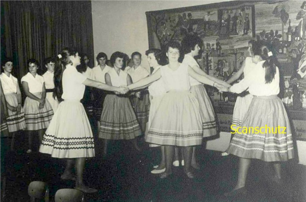 The dance of beautiful girls 3 photo; DIN A 4, black and white, studio: no details
