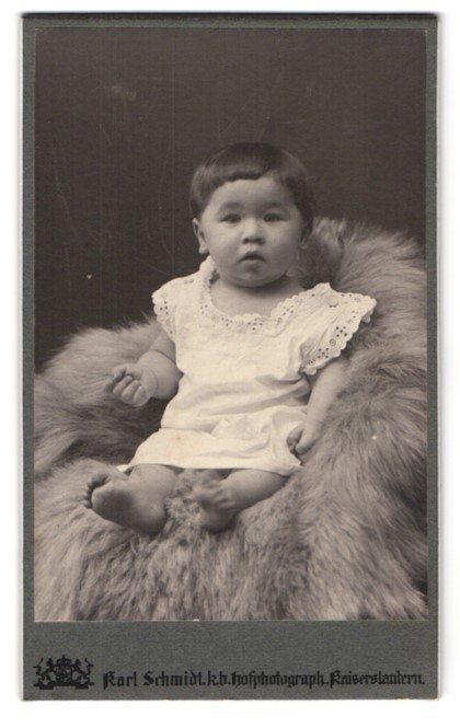 Photograph Karl Schmidt, Kaiserslautern, Eisenbahnstr. 27, child in white dress