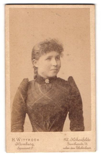 Photograph H. Wittrock, Hamburg, Speersort 5, Miss with Curly Hair