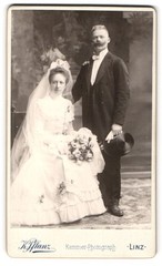 Photograph Karl Plant, Linz, Graben 30, wedding couple with bouquet of flowers, 1902