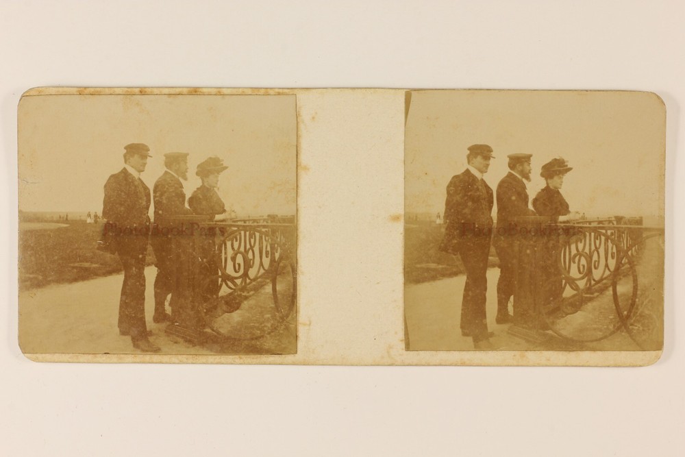 snapshot photo hobbyist c1900 small format stereo vintage PL57AN175