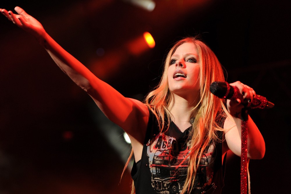 PHOTO NO. 2139 – AVRIL LAVIGNE – GLOSSY FINISH – 20×30 CM