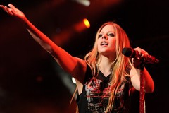 PHOTO NO. 2139 – AVRIL LAVIGNE – GLOSSY FINISH – 20×30 CM