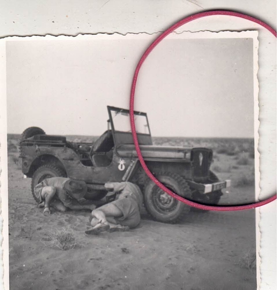 PHOTO PHOTO CAR AUTOMOBILES JEEP VEHICLE BREAKDOWN