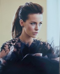 KATE BECKINSALE ** Actress Model Hand Signed Autograph COA
