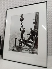 BERNICE ABBOTT MARGARET BOURKE-WHITE NEW YORK NY NYC SKYSCRAPER WORKERS AT LUNCH