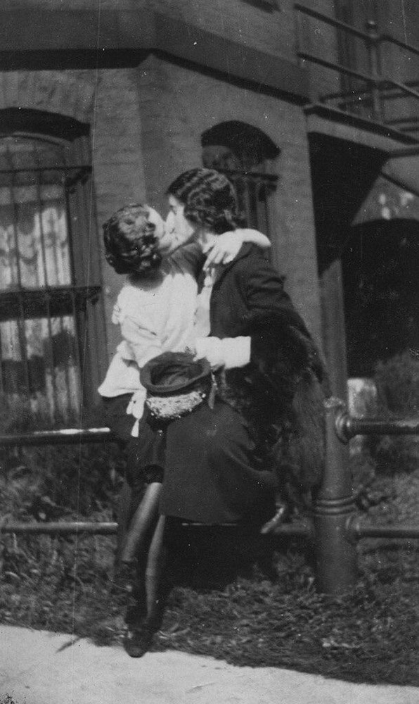 5##Photo negative film -Vintage- Kissing women – Lesbian couple – Love – Kiss