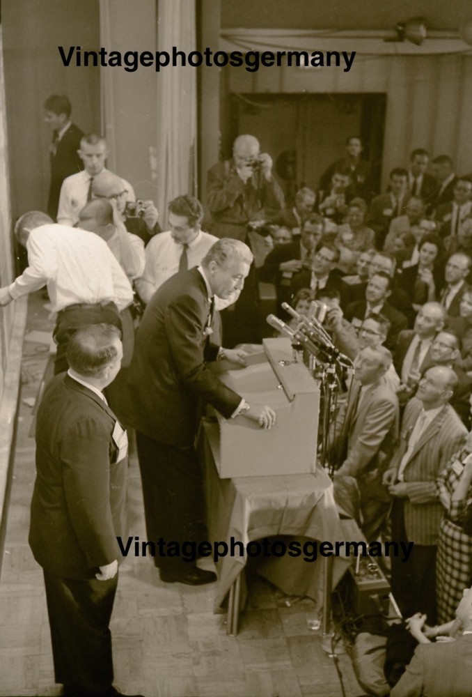 Z5960 original negative from the 1960s Richard Nixon selection campaign