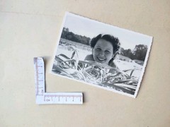 🟠 Vintage Photograph Photo 1950s Woman Beach Sea