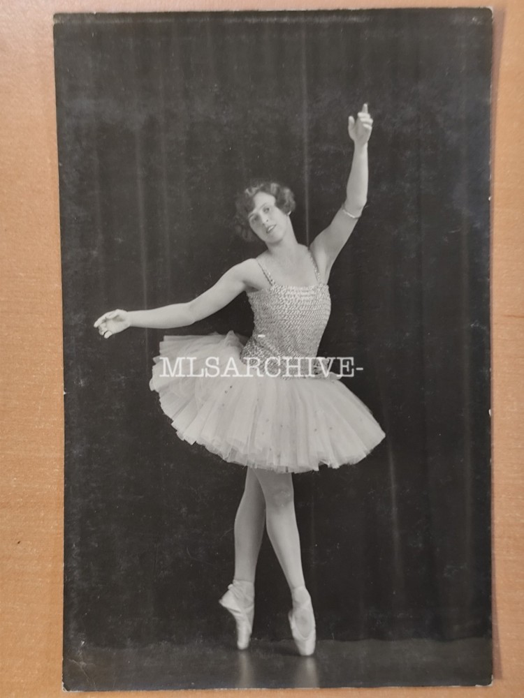 Postcard photo ballerina dancer ballet F2