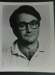 Robin Williams Young Headshot with Glasses – 8×10″ Photo Pre-2012 L1390B