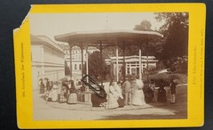Photo CDV Cabinet Card Schwalbach Taunus Hessen Wine Fountain 1877 View Building