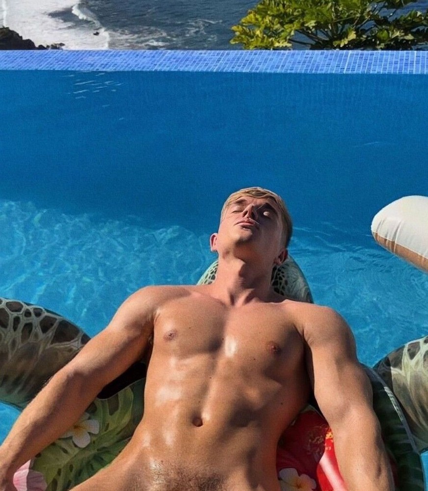 [R052] Handsome Male Cute Model Showing Off Body And Muscles Sunbathing