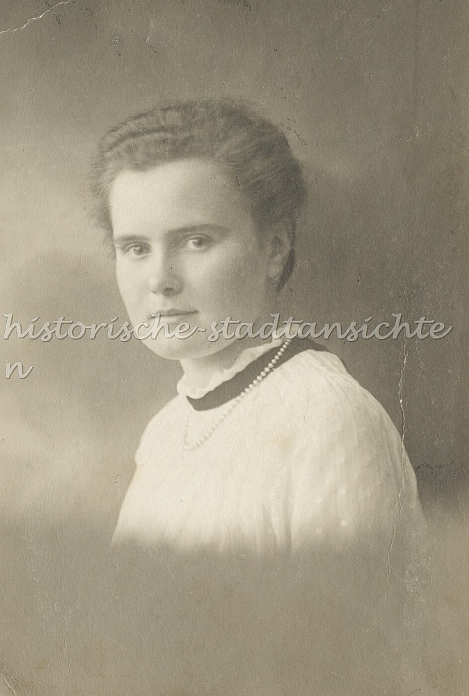 Portrait Young Woman – Vintage Photo 1900s