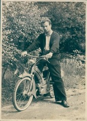 Photo man on a moped, portrait, Alfons Draack, Heine photo,… – 10426607