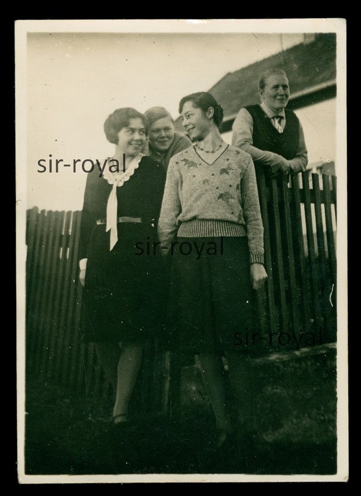 Hübsche Frauen sehen sich verliebt an – 1930er – Gay Lesbian LGBQT – Foto 6x9cm
