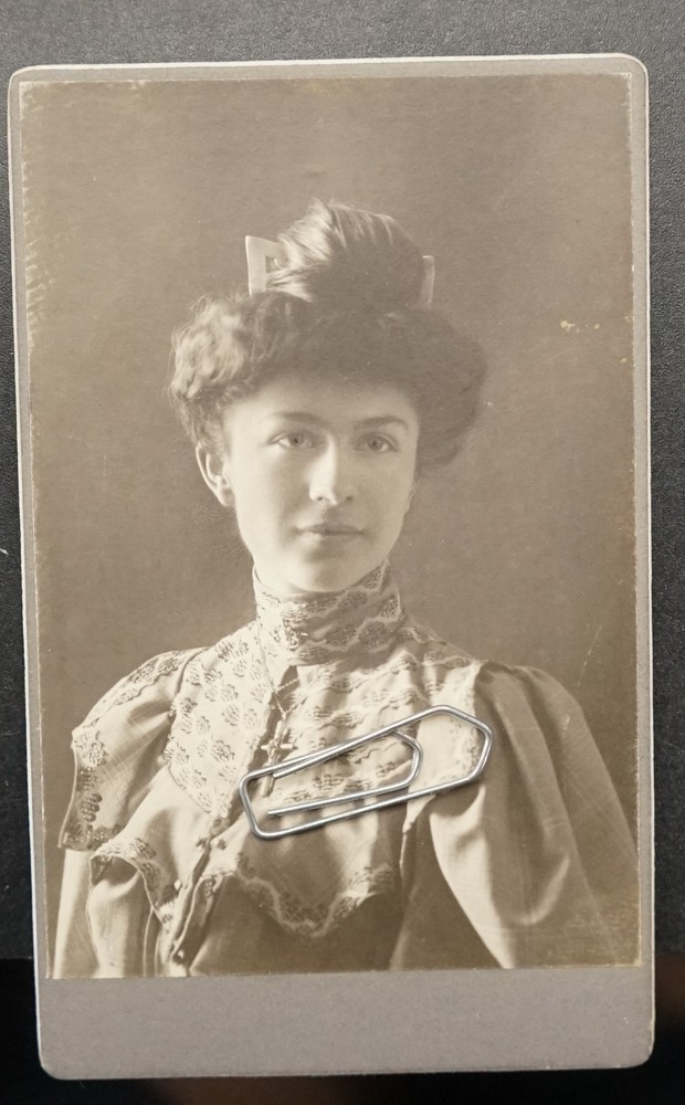 Photo CDV KAB portrait businesswoman Eisermann Berlin Crossen model cross attachments