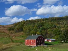Red Barn 0647 – 11″ x 14″ Color print 16″ x 20″ Double Mat by Rob Power