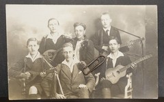 Photo portrait young musicians Essen NRW guitar ukulele model youth band picture postcard