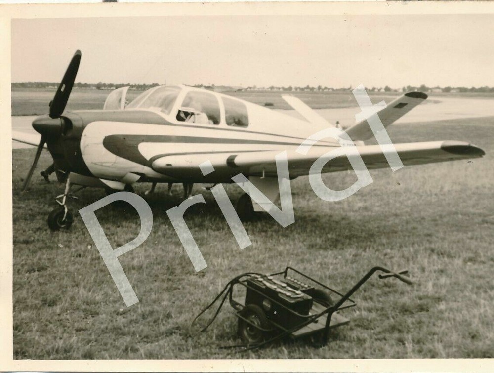 Photo Runway Propeller Airplane Airport Munich-Riem Germany B1.84