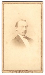Photograph Georg Wassmuth, Vienna, Circus-Gasse 50, middle-class gentleman with Schn