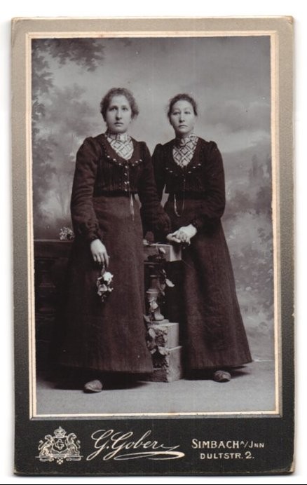 Photograph G. Gober, Simbach, Dultstrasse 2, women in contemporary clothes
