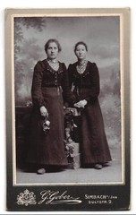 Photograph G. Gober, Simbach, Dultstrasse 2, women in contemporary clothes
