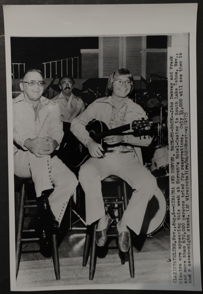 Frank Sinatra & John Denver at Harrah’s Press Photo 10×7, b/w 1975