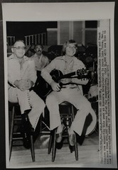 Frank Sinatra & John Denver at Harrah’s Press Photo 10×7, b/w 1975