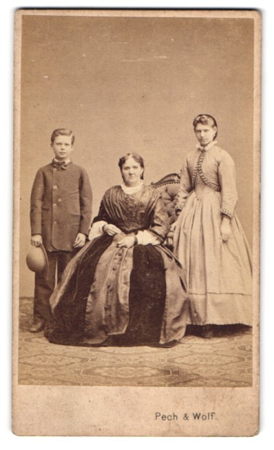 Photograph Bad Luck & Wolf, Budejovice, mother with her two children in studio